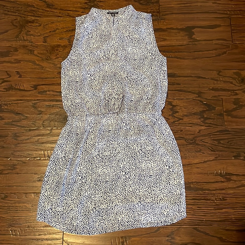 Blue/white floral size 4 sleeveless dress by Hilary Radley